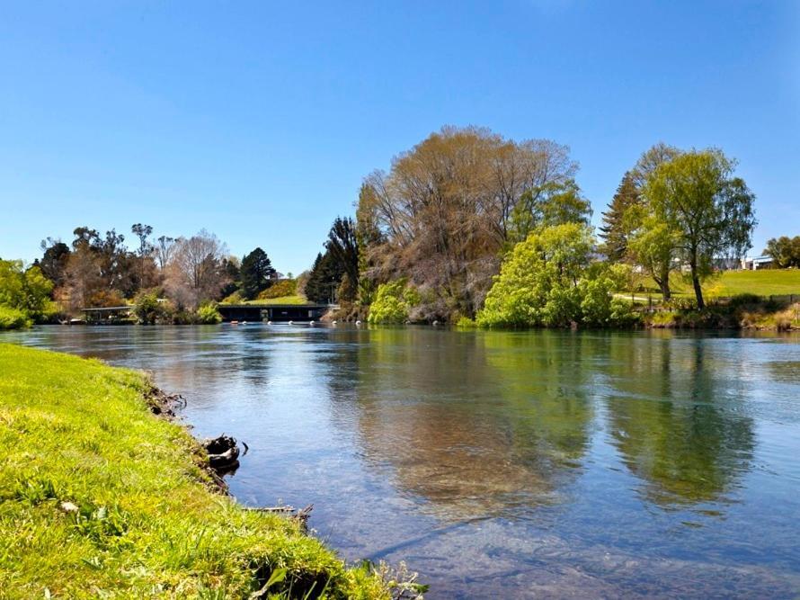 Marinaside Villa - Taupo Holiday Apartment 外观 照片