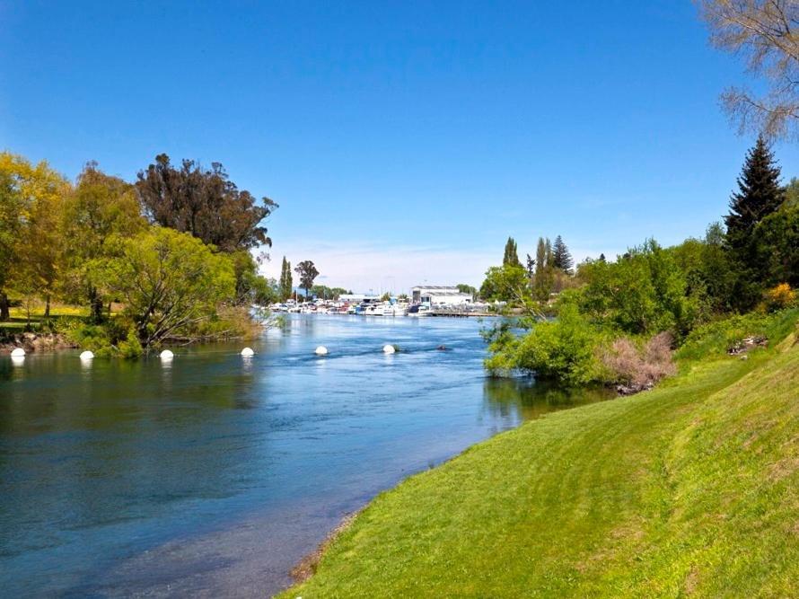 Marinaside Villa - Taupo Holiday Apartment 外观 照片